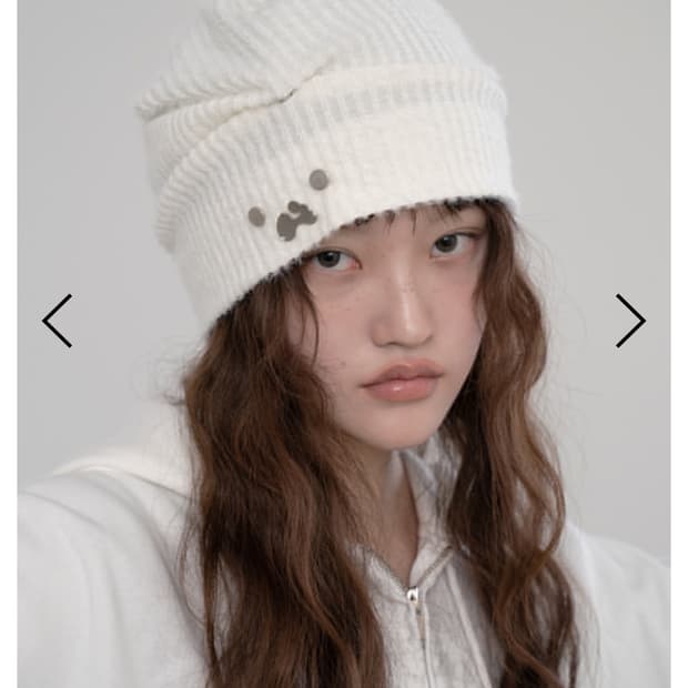 구해요!! 허그유어스킨 퍼리턱 비니 Furry tucked beanie