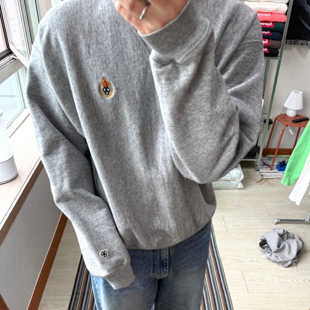 헤리티지플로스 그레이 맨투맨