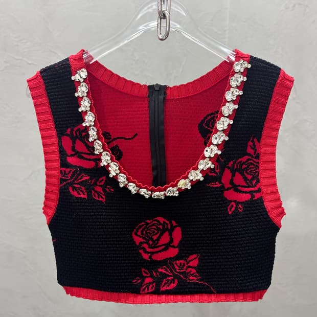 큐빅 로즈 니트 베스트