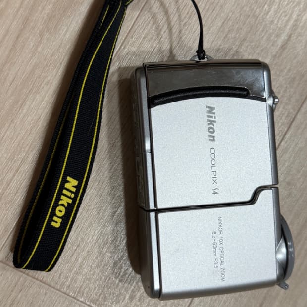 Nikon Coolpix S4 