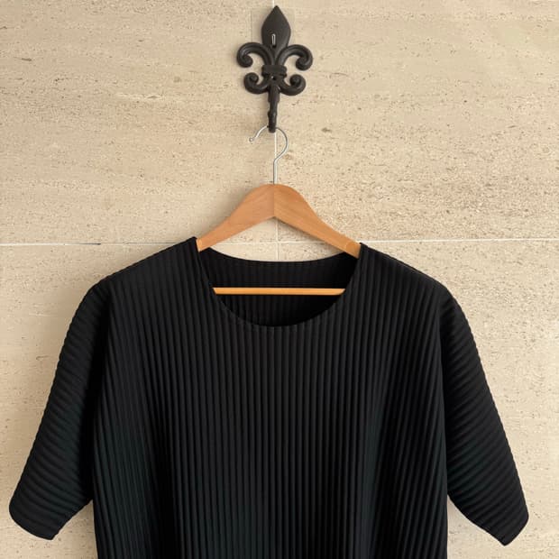 이세이미야케  옴므 플리세  블랙 반팔