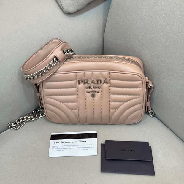프라다 다이어그램 카메라 크로스백