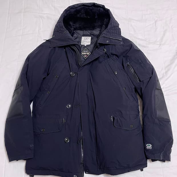 비즈빔 고어텍스 발데즈 다운 봄버 L 네이버후드 더블탭스