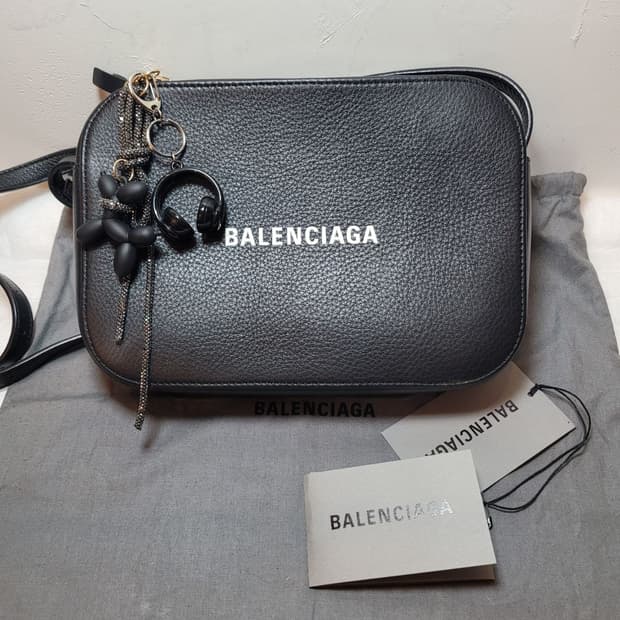 [완전깨끗한] Balenciaga  에브리데이 카메라백 블랙 S