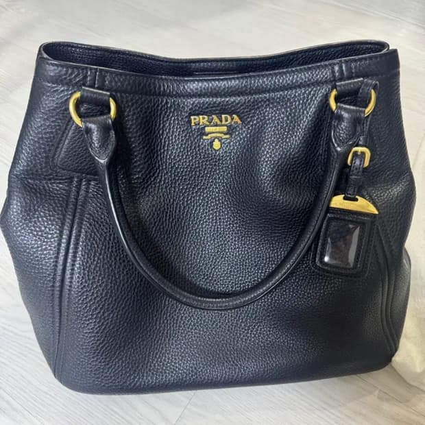 프라다 블랙 레더 토트백
