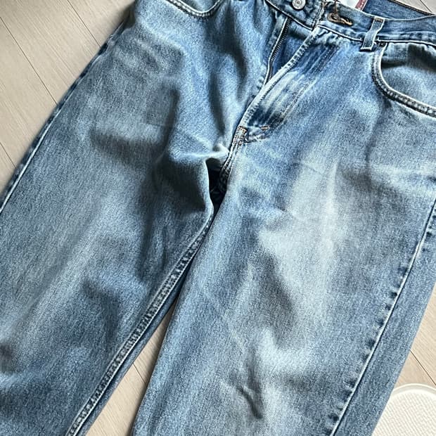 Levis 550 relaxed fit denim