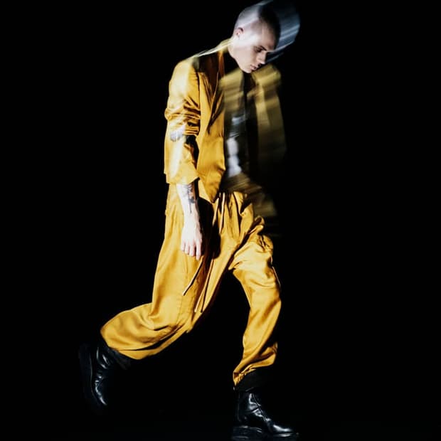 (2)율리우스 JULIUS 23SS 새틴 플레어 팬츠 옐로우