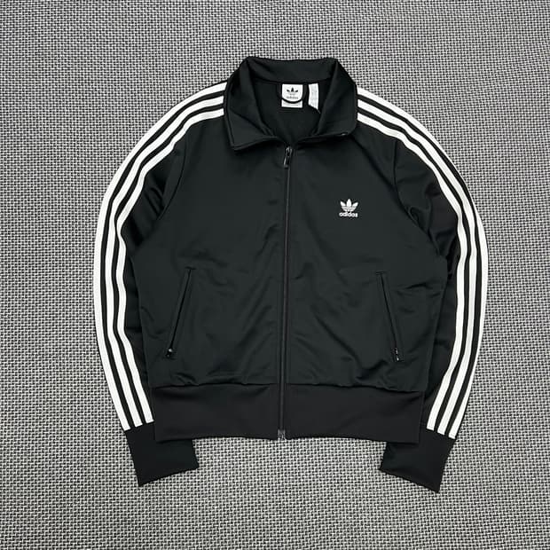 착샷O 아디다스 검흰 져지