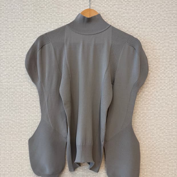 이세이미야케 Fit and Not 하이넥 긴소매 탑 그레이
