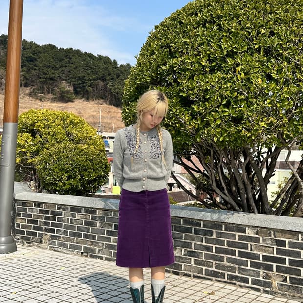 그레이 플라워 자수 가디건