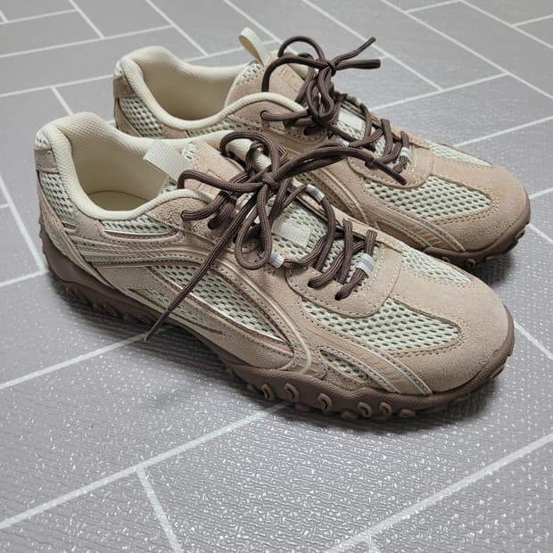 새상품) 휠라 에사페 LX 245 (한소희/ 차정원)