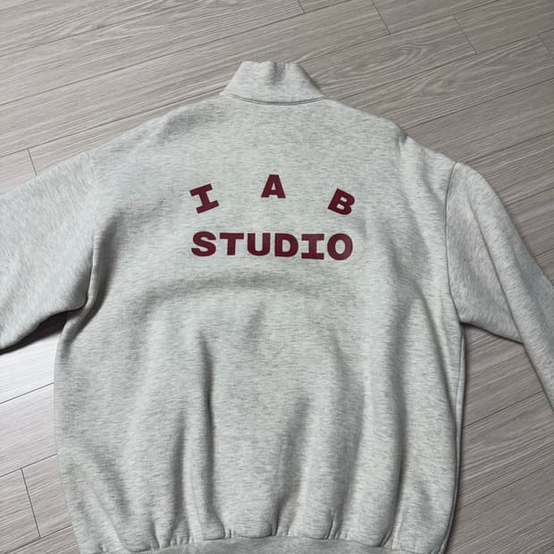 아이앱 스튜디오 하프 집업 오트밀 L