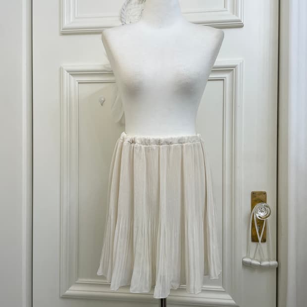 OZOC ivory slim pleats banding mini skir
