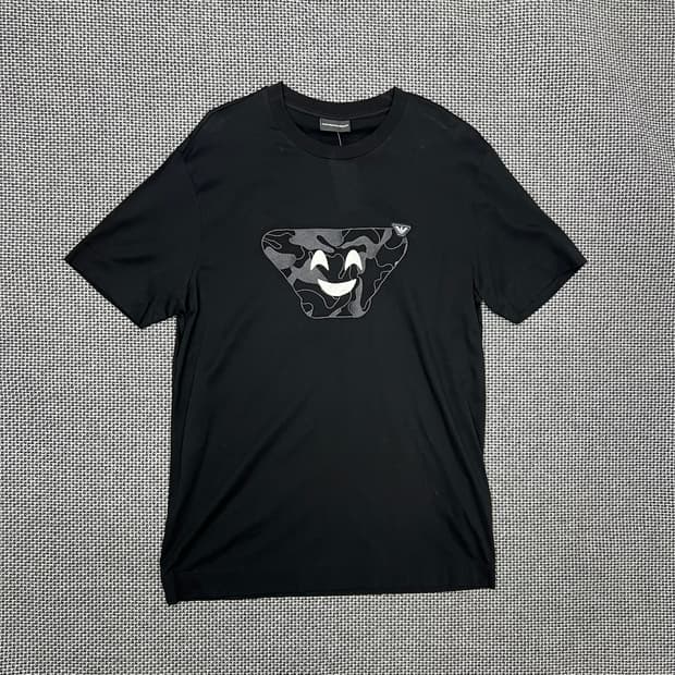 엠포리오 아르마니 카모 스마일 티셔츠 L