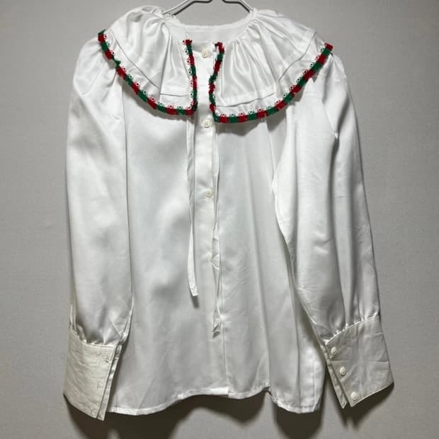 화이트 블라우스