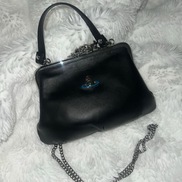 비비안웨스트우드 엠마 프레임 펄스백 체인크로스백