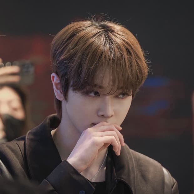 르마드 레더 바시티 자켓