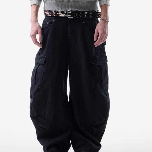 르아브 스플릿 아크 커브드 카고 팬츠 블랙
