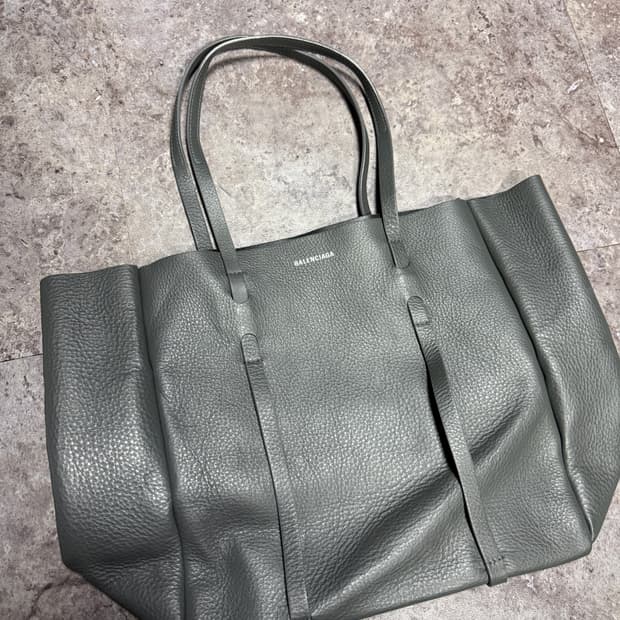 발렌시아가 에브리데이 쇼퍼백 