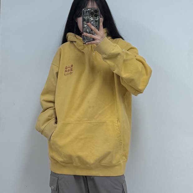 카시나 레터링 자수 후드티 머스타드 E31