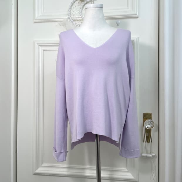 lavender v-neck basic knit top