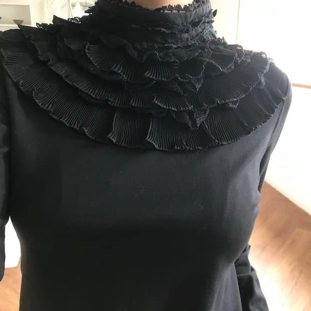 vintage frill top