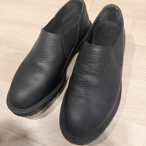 닥터마틴 깔끔한 단화