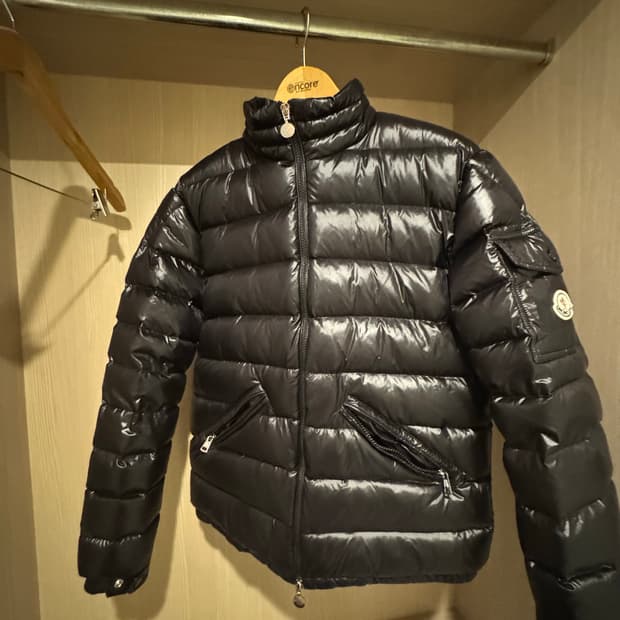 몽클레어 경량패딩