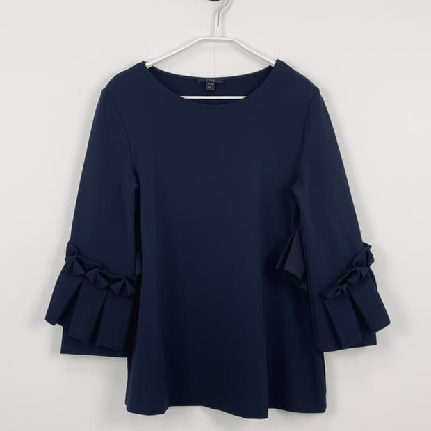 COS 플리츠 리본 소매 디테일 블라우스