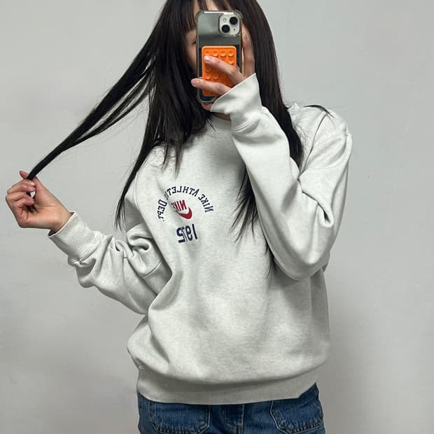 나이키 애슬레틱 로고 스웻셔츠 맨투맨 그레이