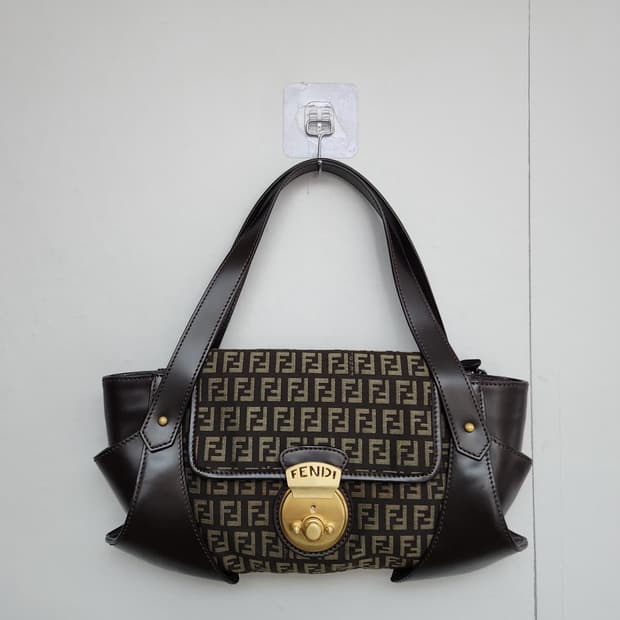 FENDI 펜디 FF주카 숄더백 브라운