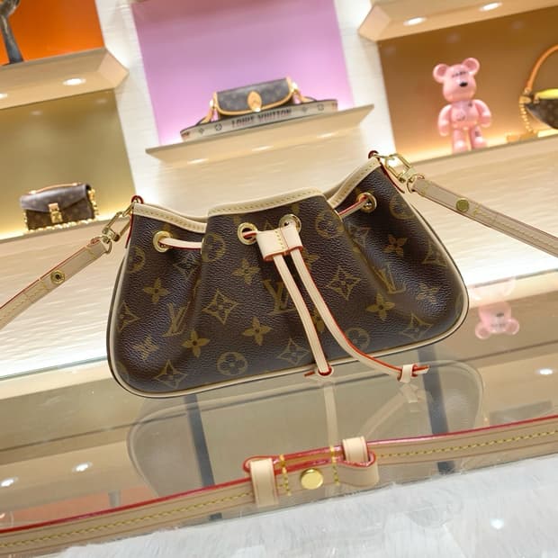 LOUIS VUITTON 루이비통 나노 프리볼 모노그램 숄더백