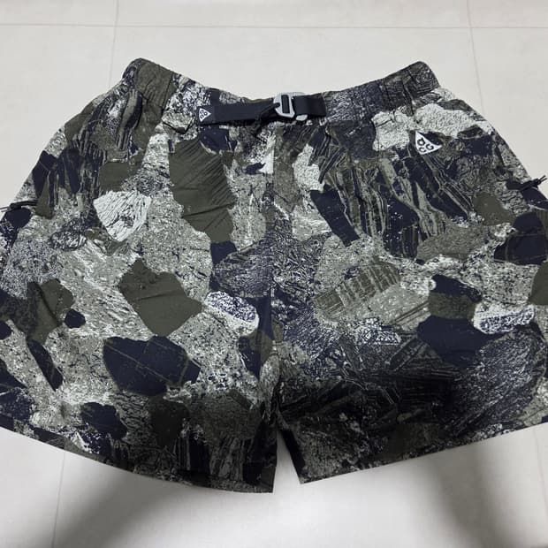 나이키 ACG 프린트 트레일 쇼츠 카키