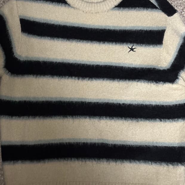 더콜디스트모먼트 니트