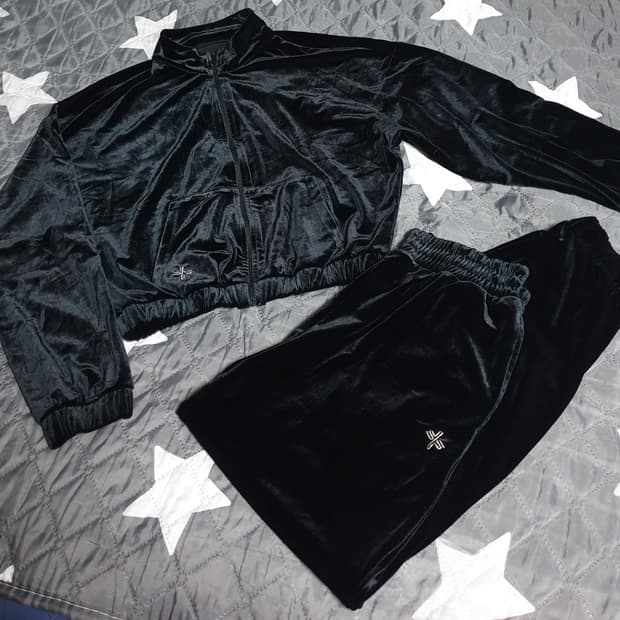 젝시믹스 벨벳 트레이닝 셋업 블랙 (M) 상의:크롭 하의:조거