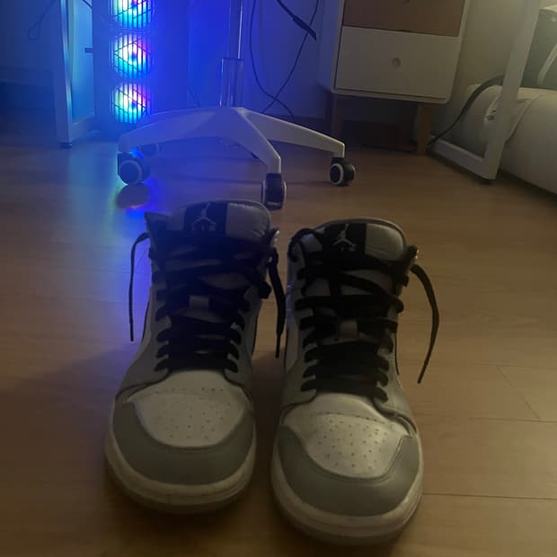 조던 1 미드 그레이