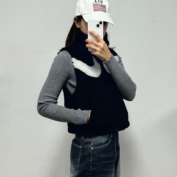 나이키 스우시 로고 셰르파 플리스 조끼