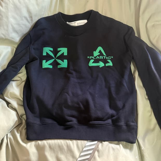 Off-white 오프화이트 유니버셜 키 맨투맨 M size