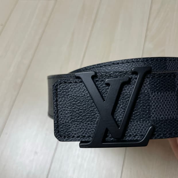 루이비통 그라파이트 LV 이니셜 벨트 블랙 95/38