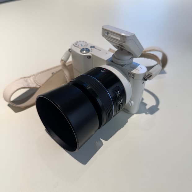 삼성 NX1000 미러리스 디카 화이트 20-50mm 렌즈
