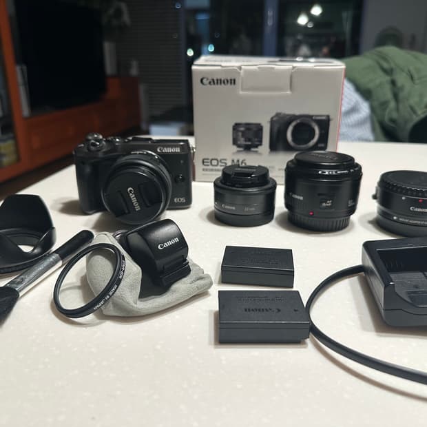 캐논 EOS M6 미러리스 카메라 + 렌즈들 + EVF