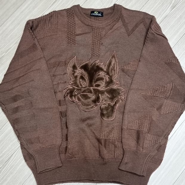 CALBARL 브라운 통과제리 자수 니트(100-105)