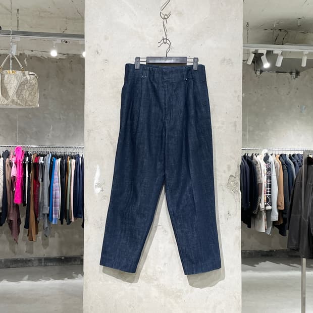 아미 진청 투 턱 데님 팬츠