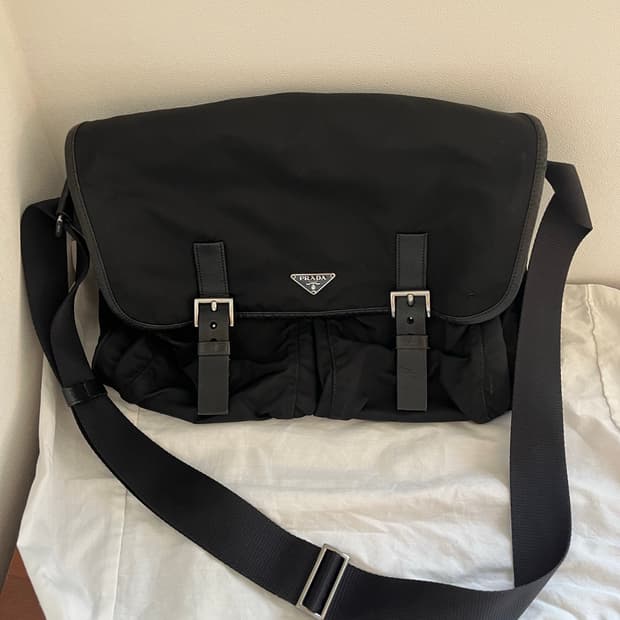 prada massenger bag 00s