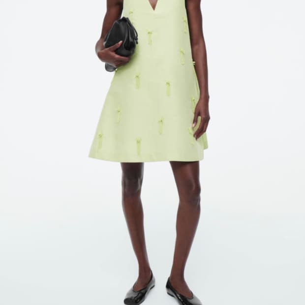 코스cos 시프트 미니 드레스 페일그린 사요.34,36사이즈