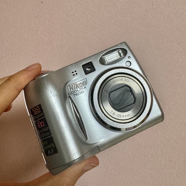 니콘 쿨픽스 7600 