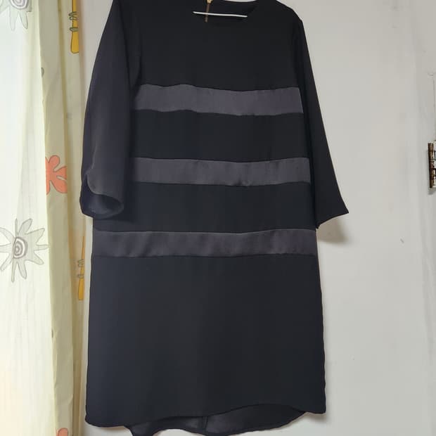 블랙 배색 포인트 원피스 66~77