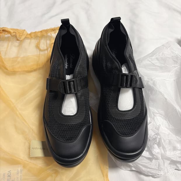 아카이브앱크 x 리본빛 플랫폼 스니커즈 250