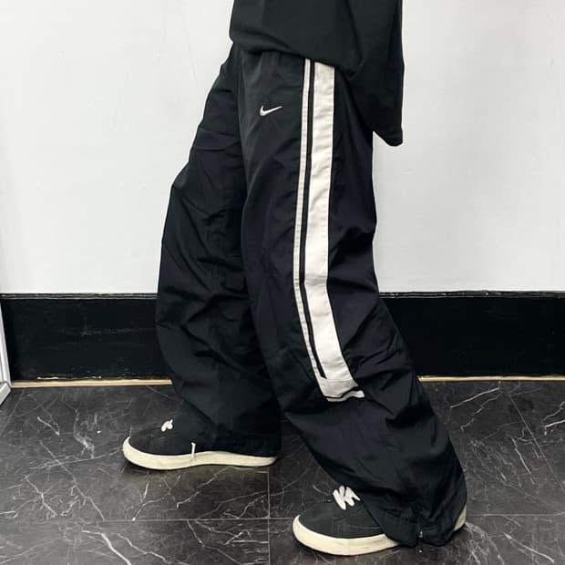 나이키 블랙 스우시 오버와이드 벌룬 트랙팬츠