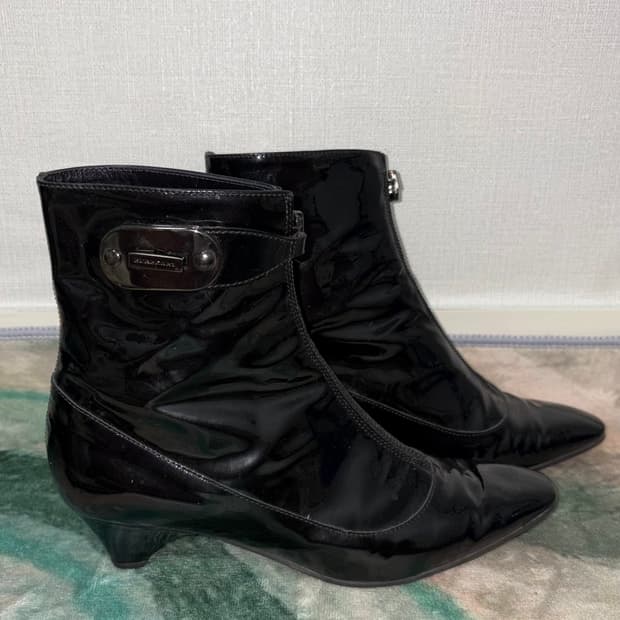 버버리 페이턴트 레더 웨스턴 부츠